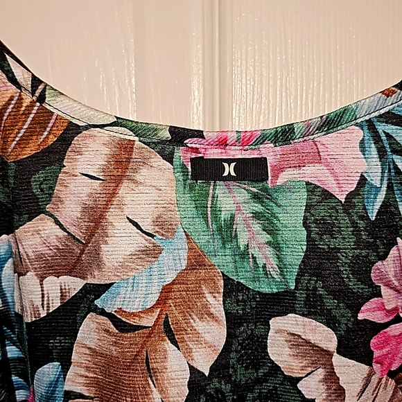 Hurley Island Style Front Swing Floral Tank Top - medium - Picture 5 of 7